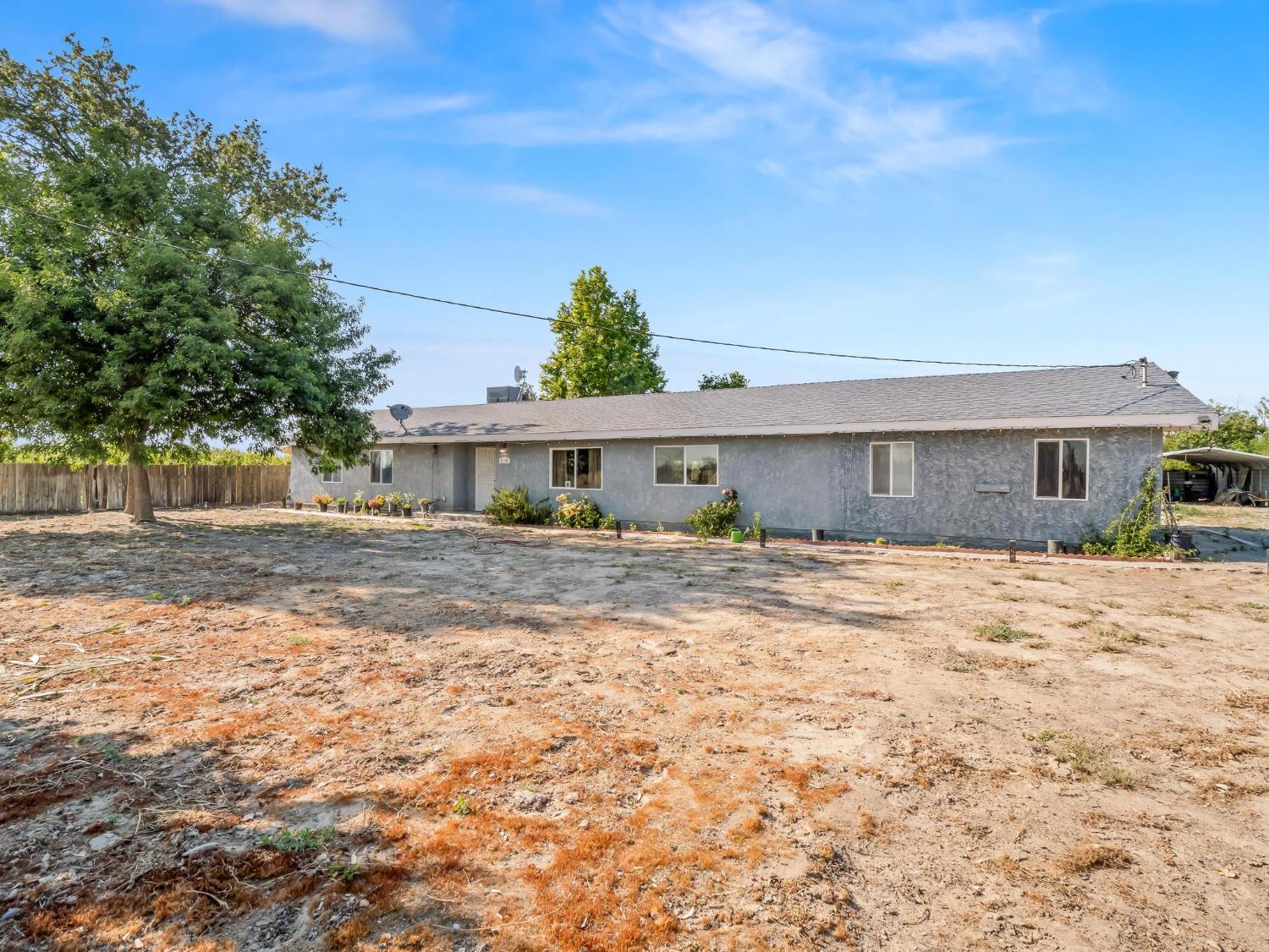6110 W Nebraska Ave, Caruthers, CA 93609