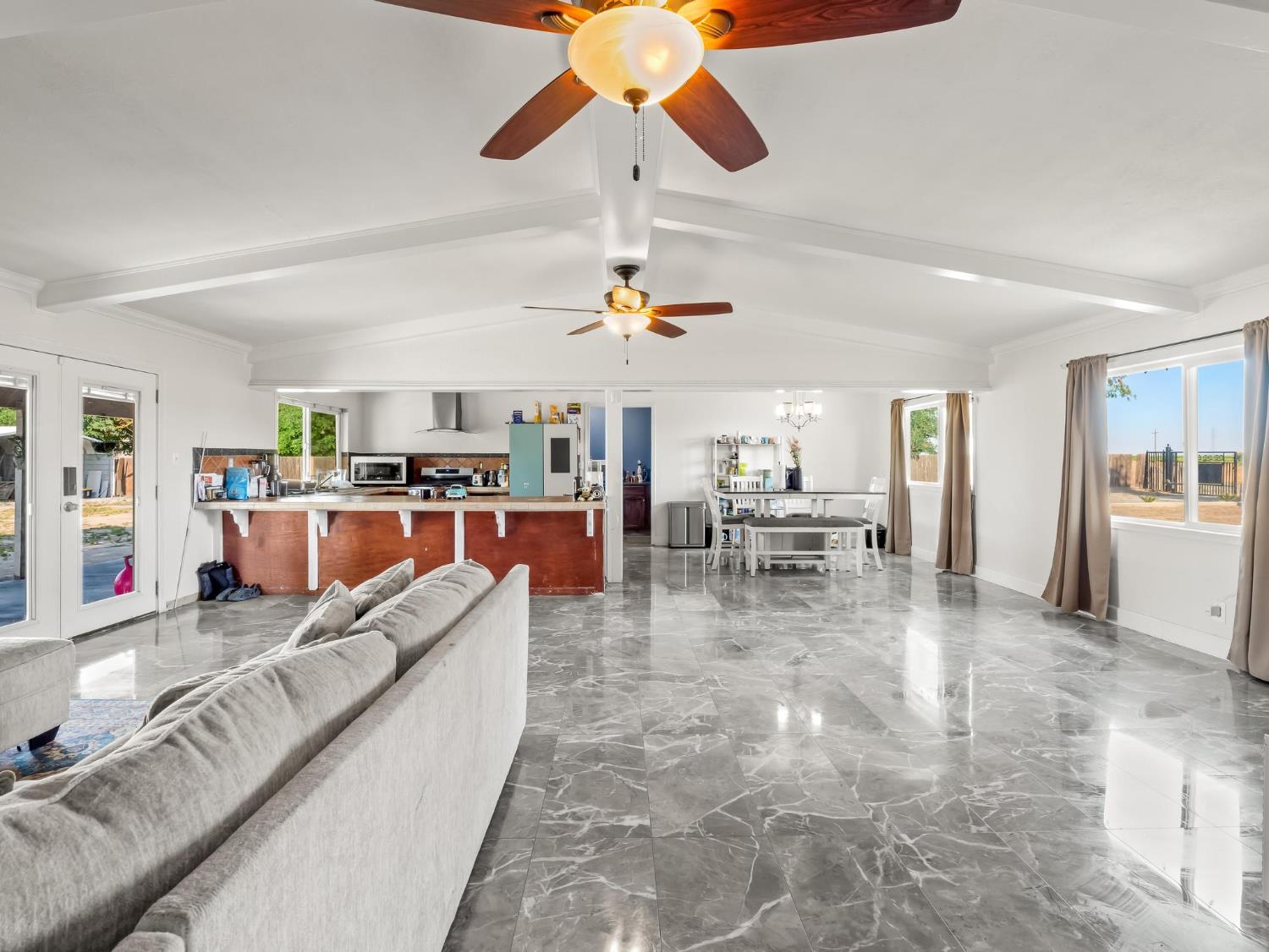 6110 W Nebraska Ave, Caruthers, CA 93609