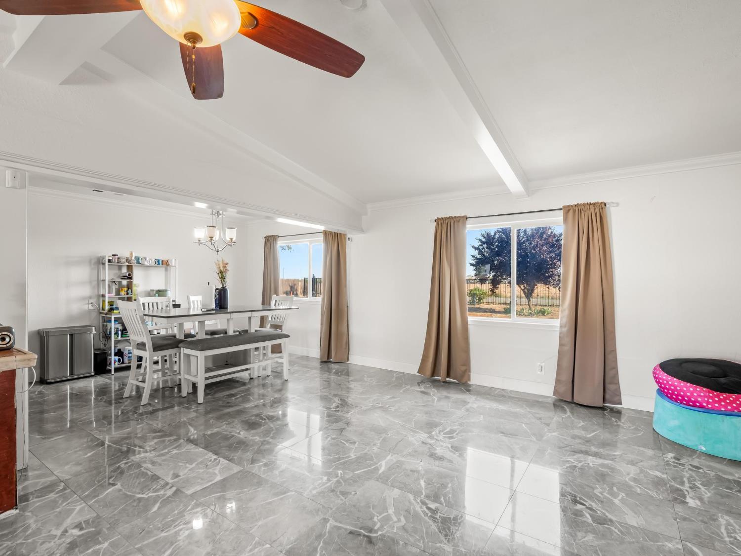 6110 W Nebraska Ave, Caruthers, CA 93609