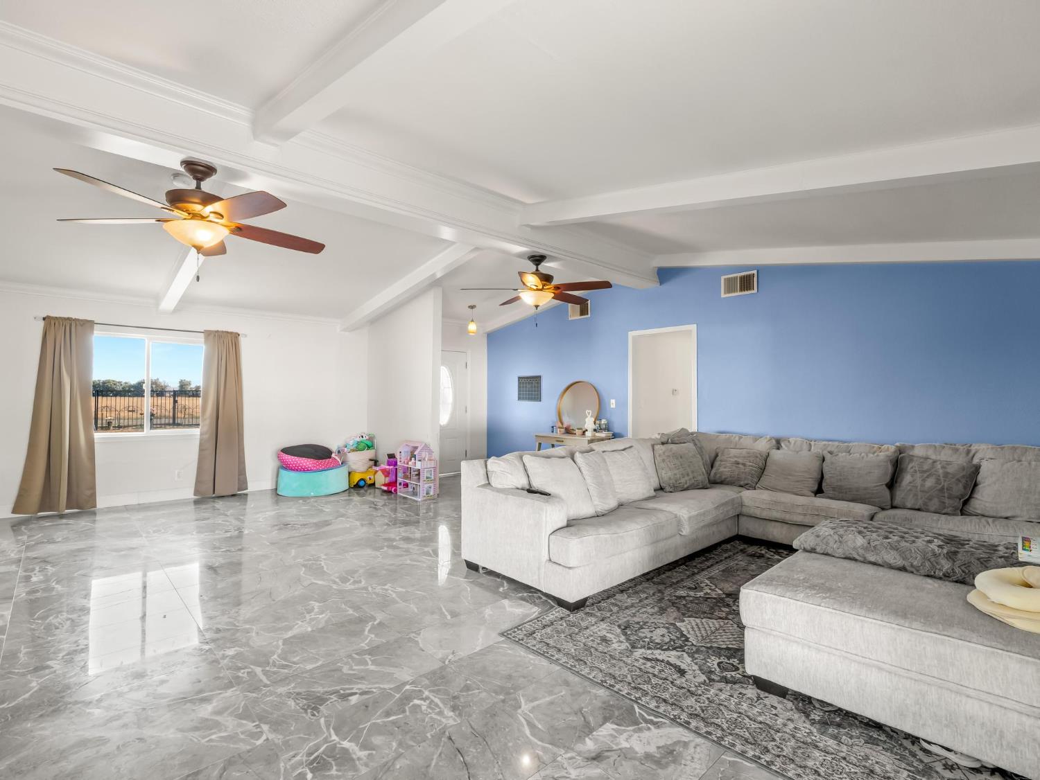 6110 W Nebraska Ave, Caruthers, CA 93609