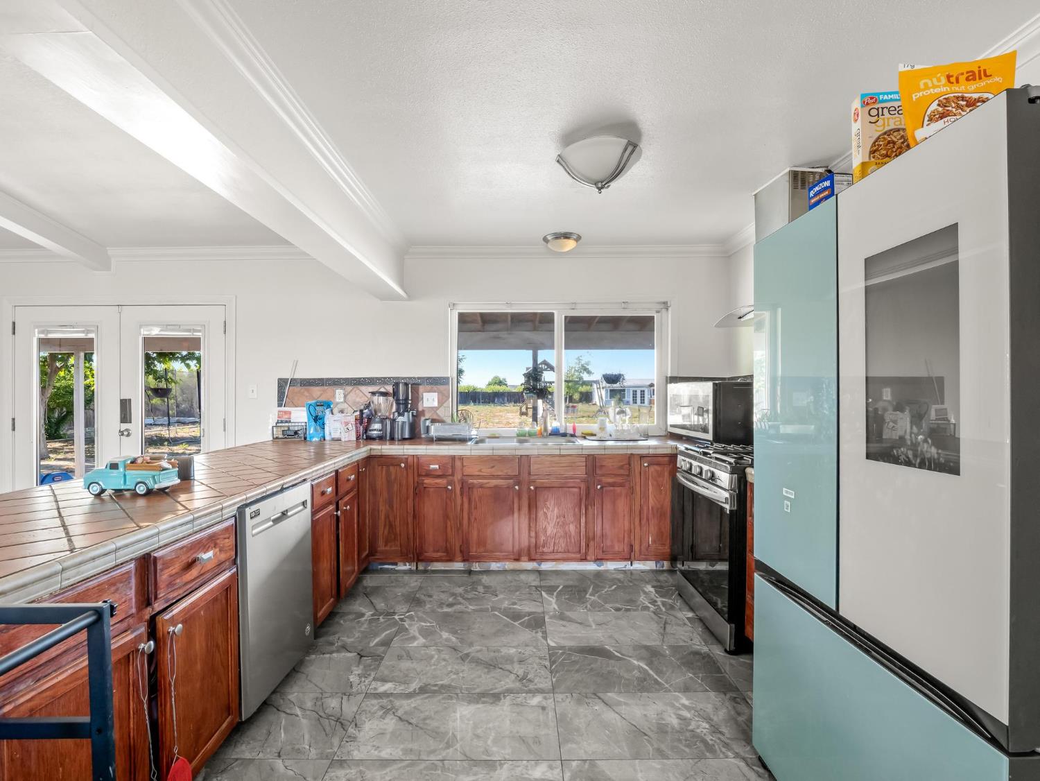 6110 W Nebraska Ave, Caruthers, CA 93609