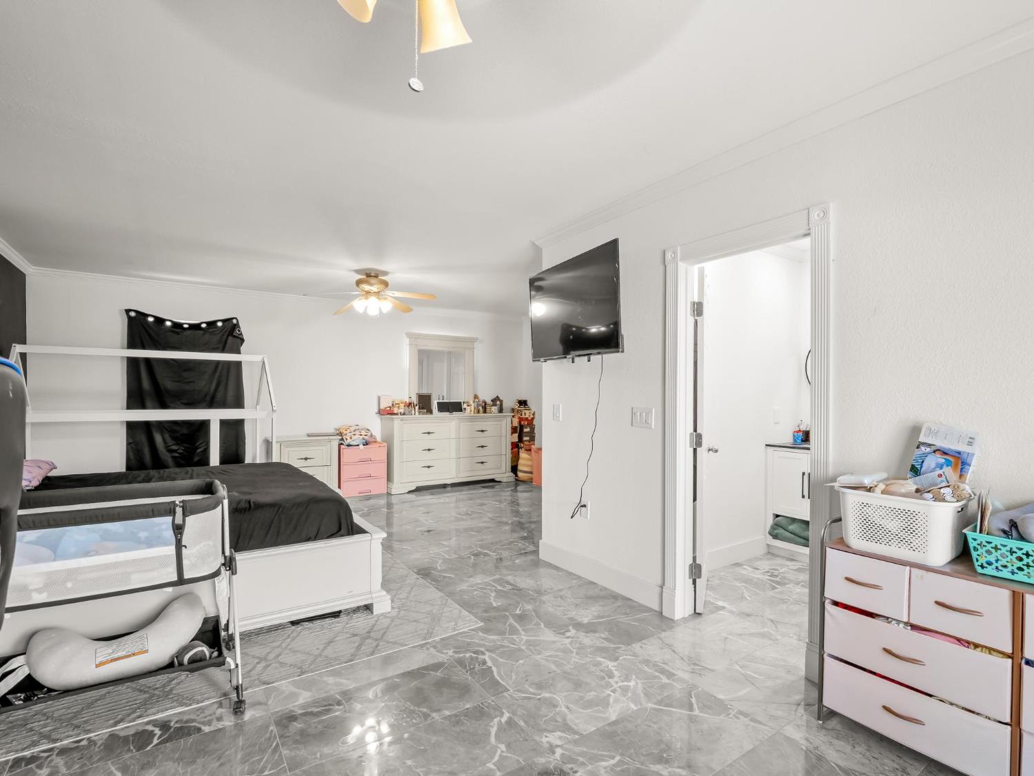 6110 W Nebraska Ave, Caruthers, CA 93609