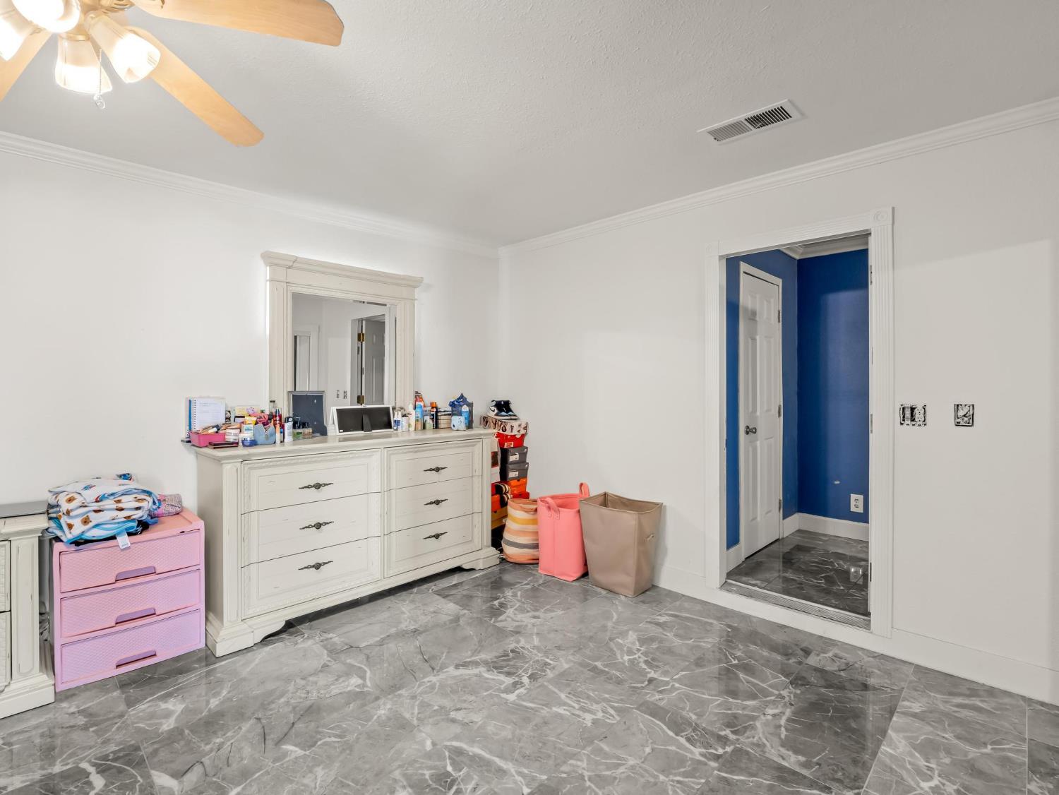 6110 W Nebraska Ave, Caruthers, CA 93609