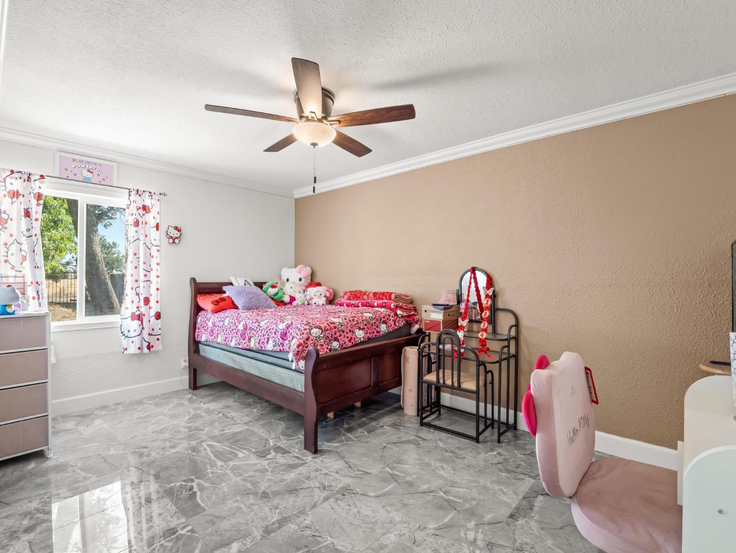 6110 W Nebraska Ave, Caruthers, CA 93609