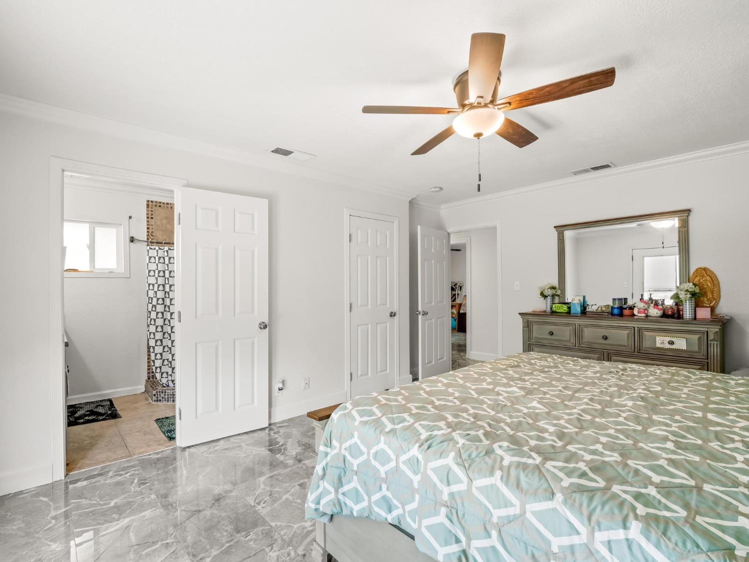 6110 W Nebraska Ave, Caruthers, CA 93609