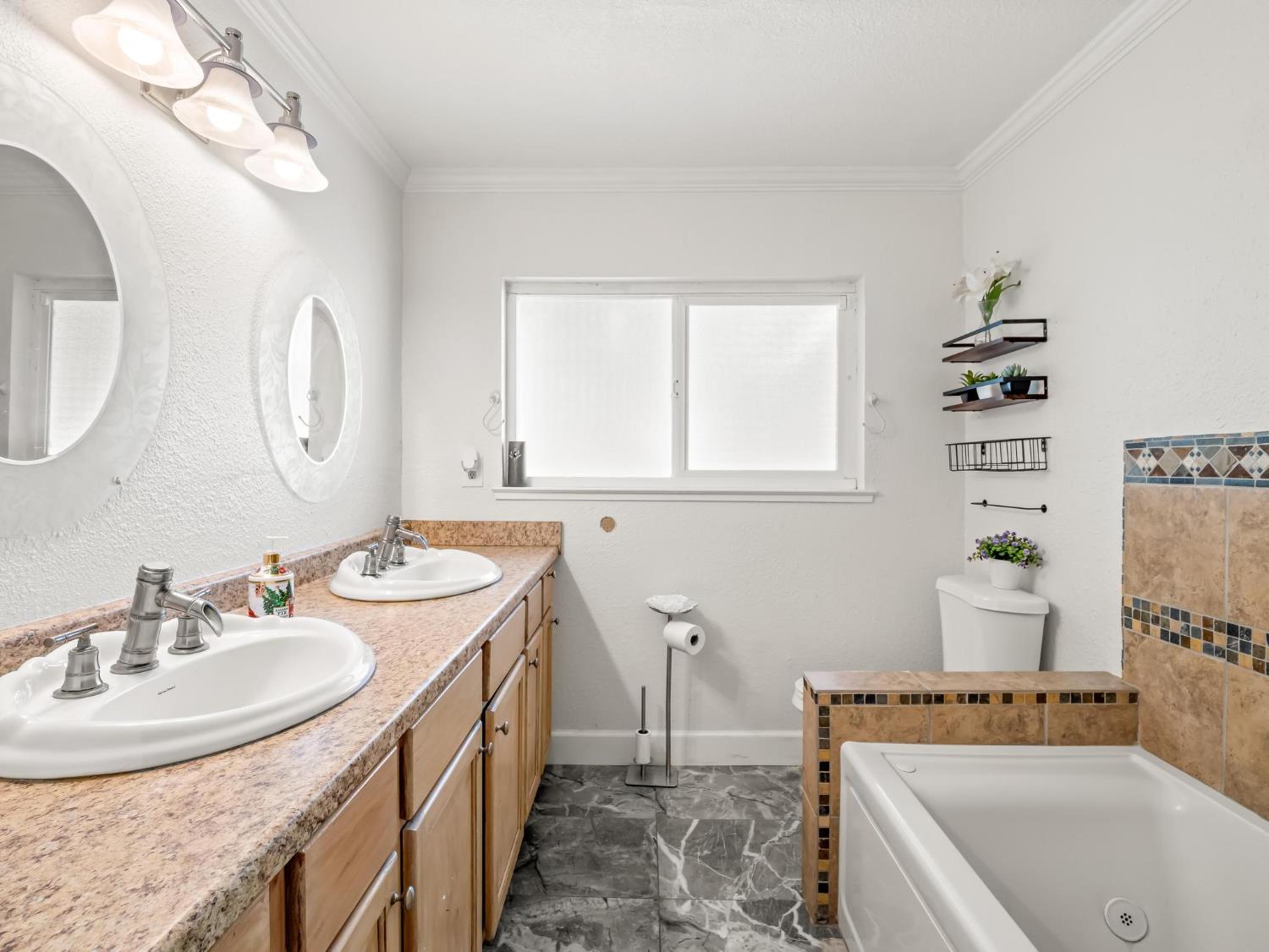 6110 W Nebraska Ave, Caruthers, CA 93609
