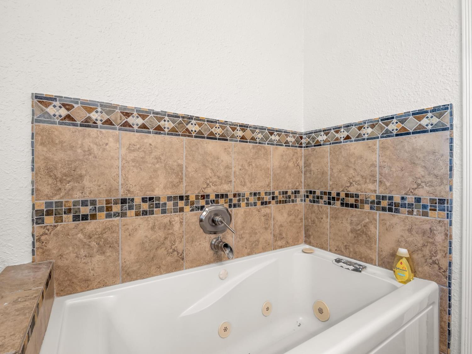 6110 W Nebraska Ave, Caruthers, CA 93609