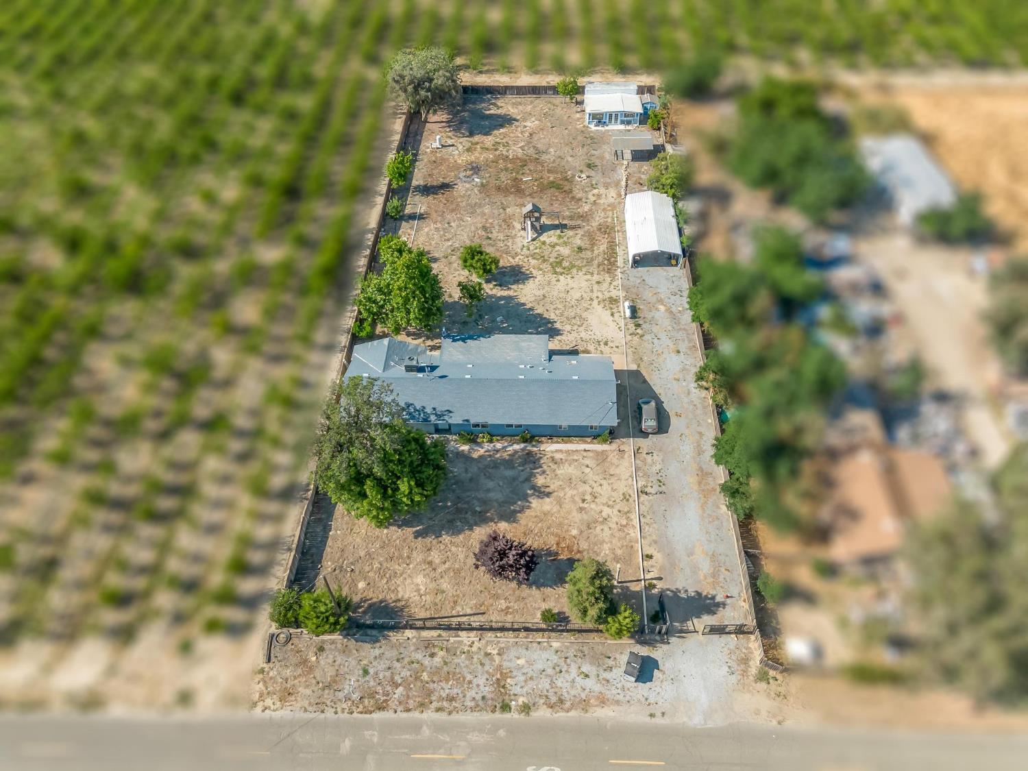 6110 W Nebraska Ave, Caruthers, CA 93609