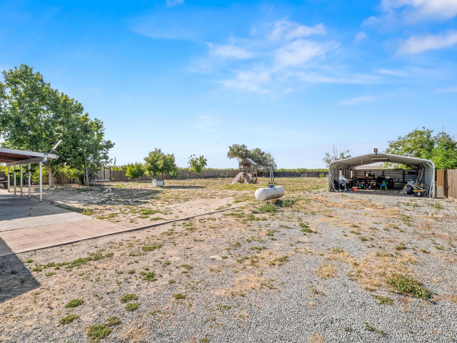 6110 W Nebraska Ave, Caruthers, CA 93609