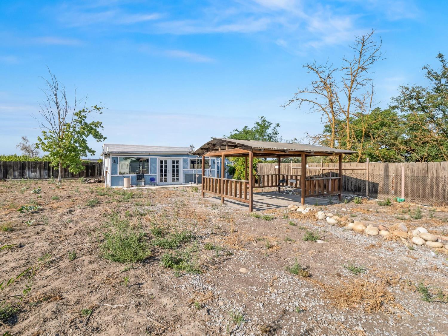 6110 W Nebraska Ave, Caruthers, CA 93609