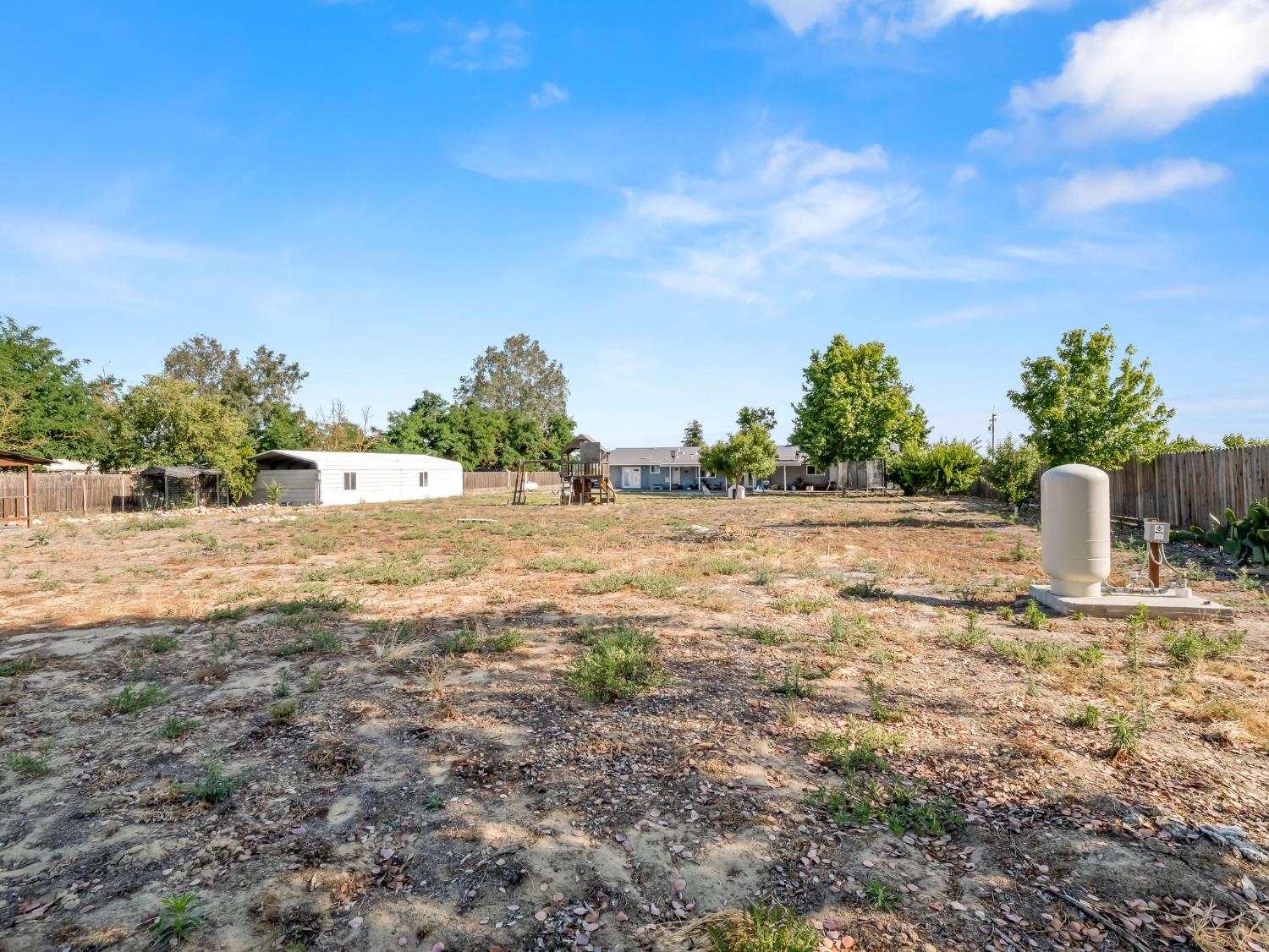 6110 W Nebraska Ave, Caruthers, CA 93609