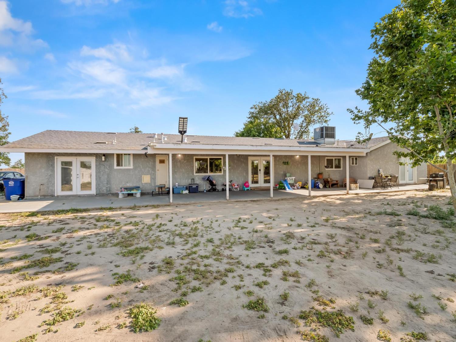 6110 W Nebraska Ave, Caruthers, CA 93609