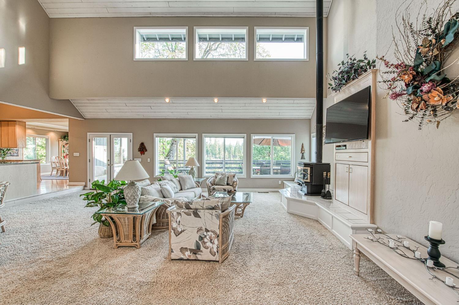39649 Crest Point Ln, Shaver Lake, CA 93664