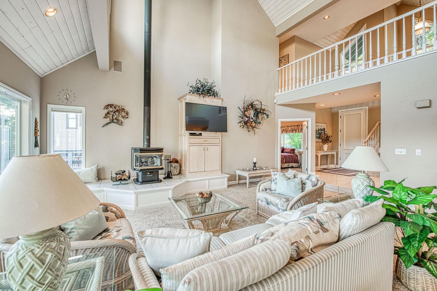 39649 Crest Point Ln, Shaver Lake, CA 93664