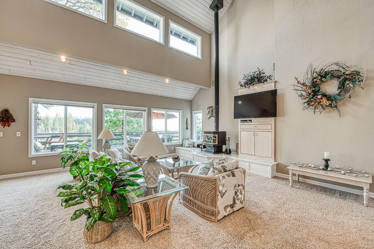 39649 Crest Point Ln, Shaver Lake, CA 93664