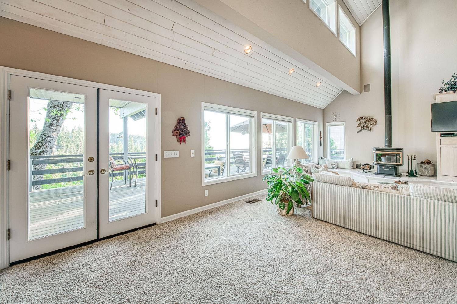39649 Crest Point Ln, Shaver Lake, CA 93664