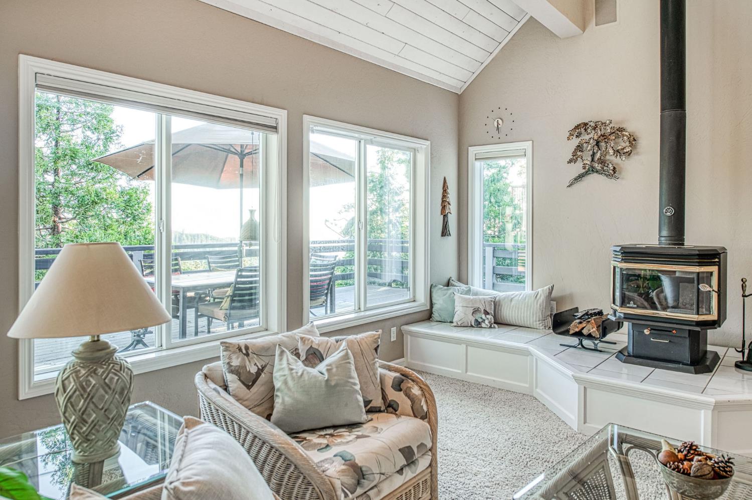 39649 Crest Point Ln, Shaver Lake, CA 93664
