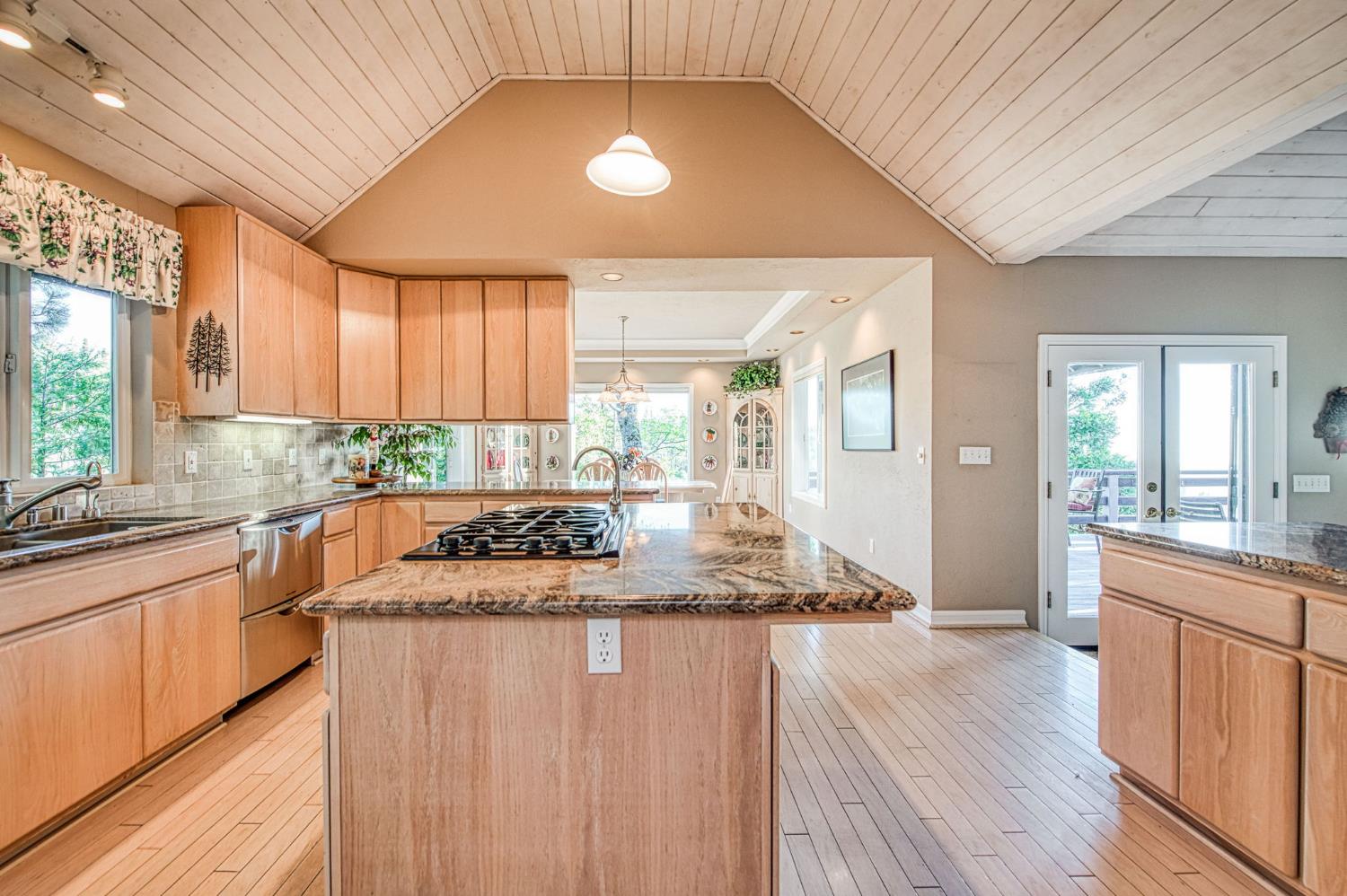 39649 Crest Point Ln, Shaver Lake, CA 93664