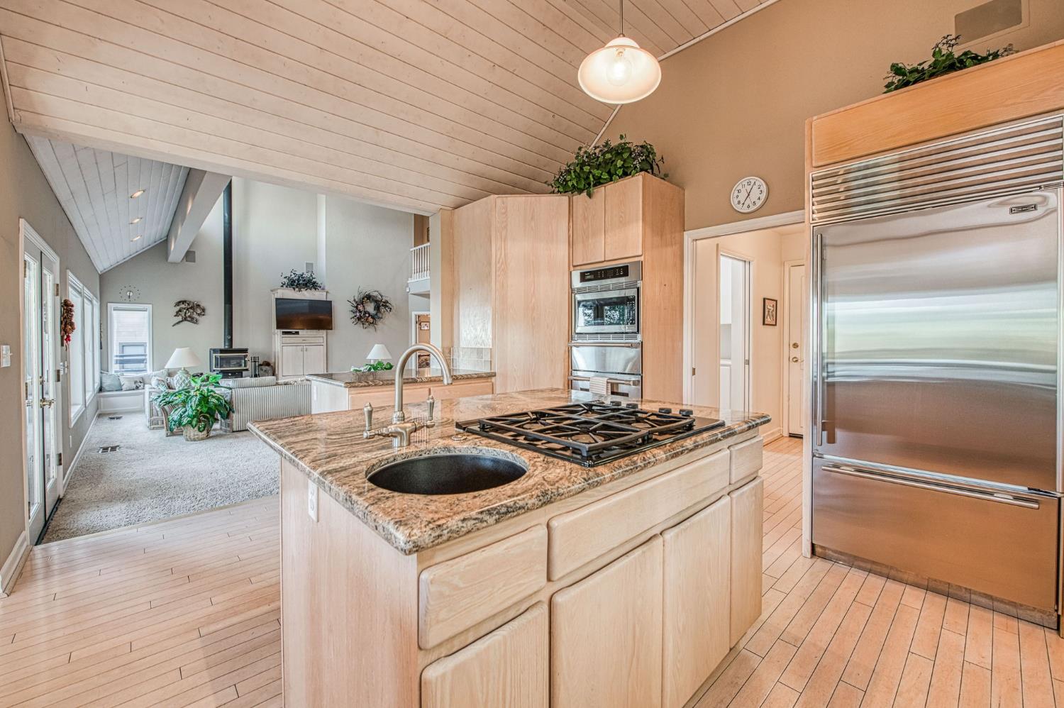 39649 Crest Point Ln, Shaver Lake, CA 93664