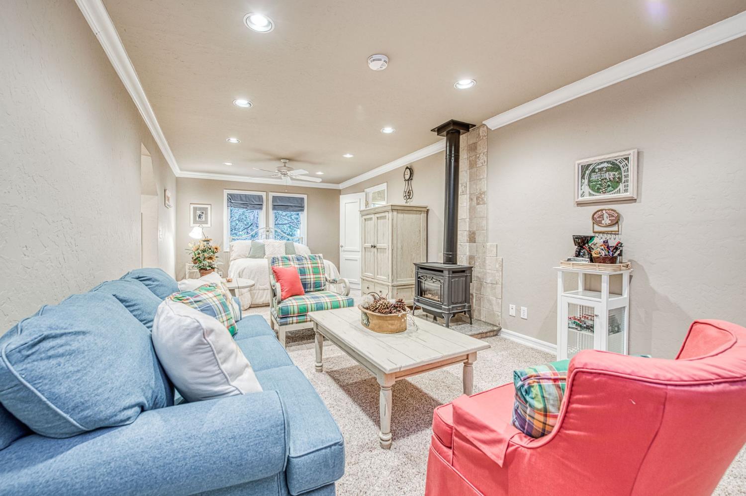 39649 Crest Point Ln, Shaver Lake, CA 93664