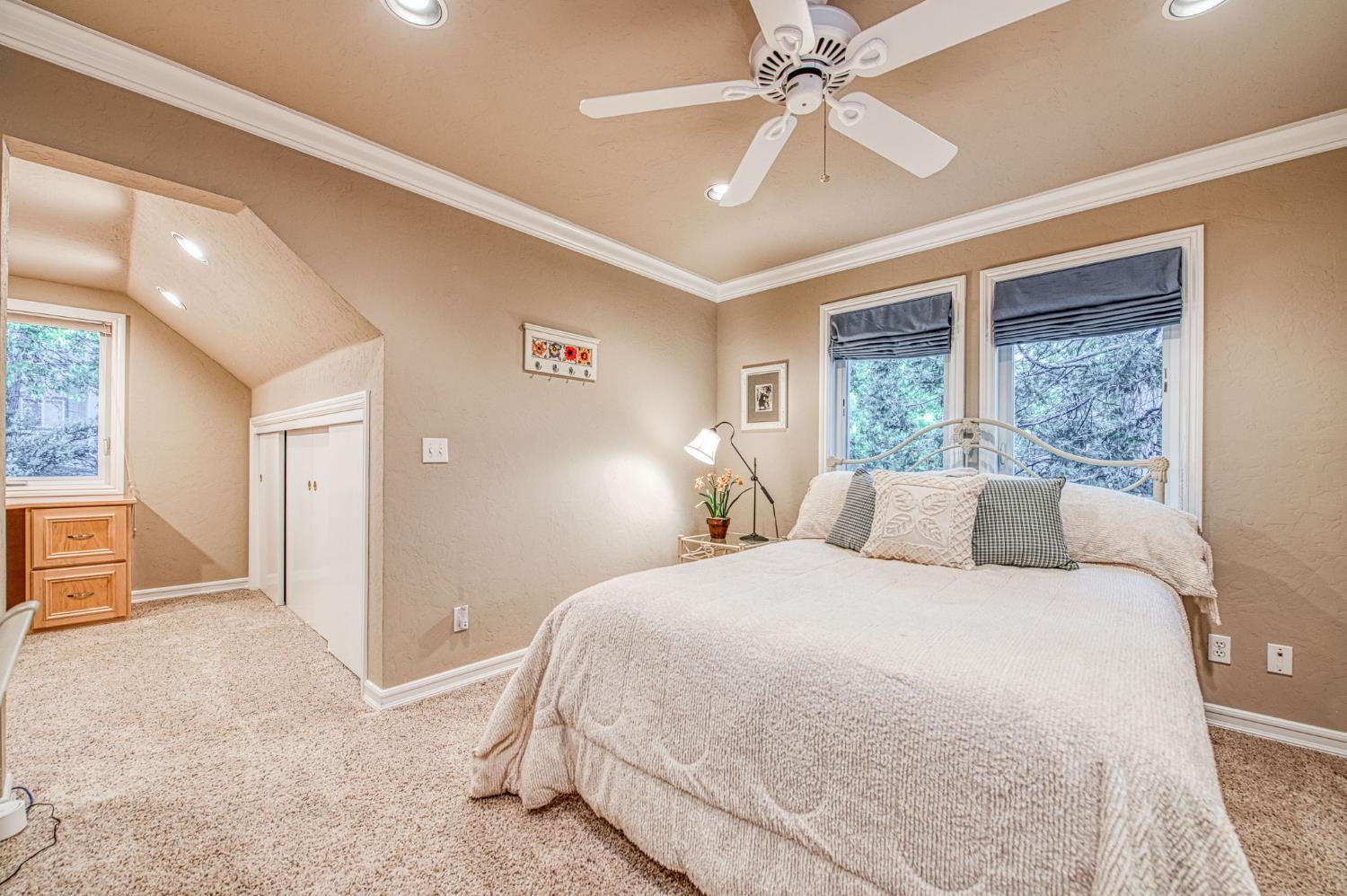 39649 Crest Point Ln, Shaver Lake, CA 93664