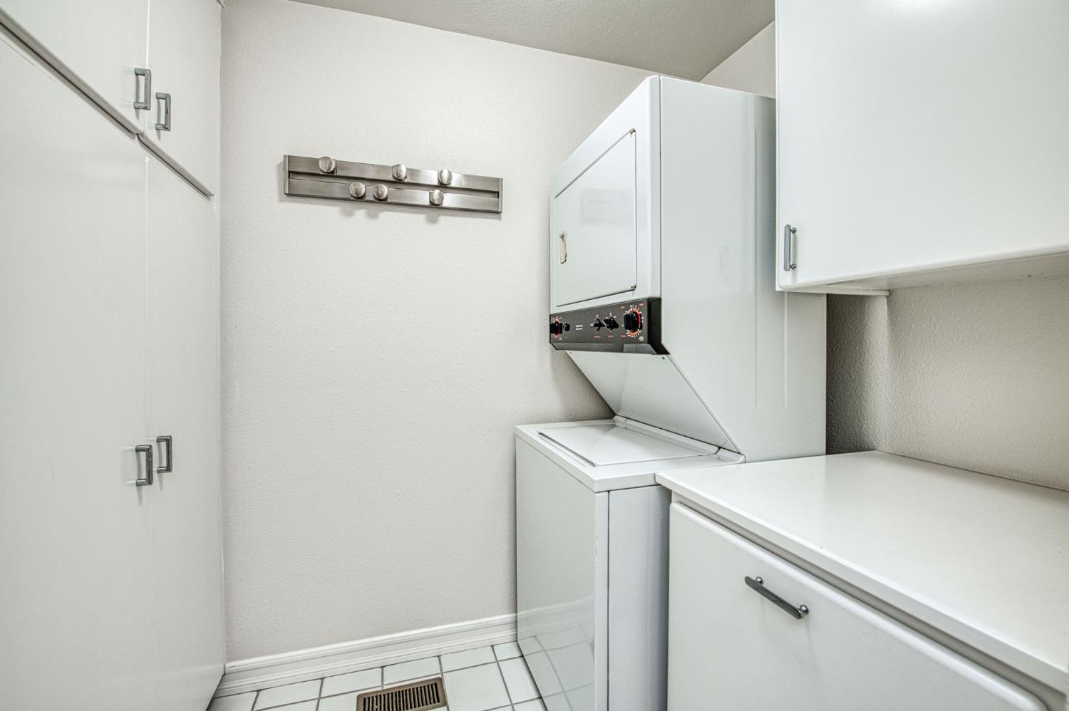 39649 Crest Point Ln, Shaver Lake, CA 93664