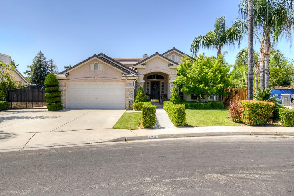 170 N Anderson Ave, Clovis, CA 93612