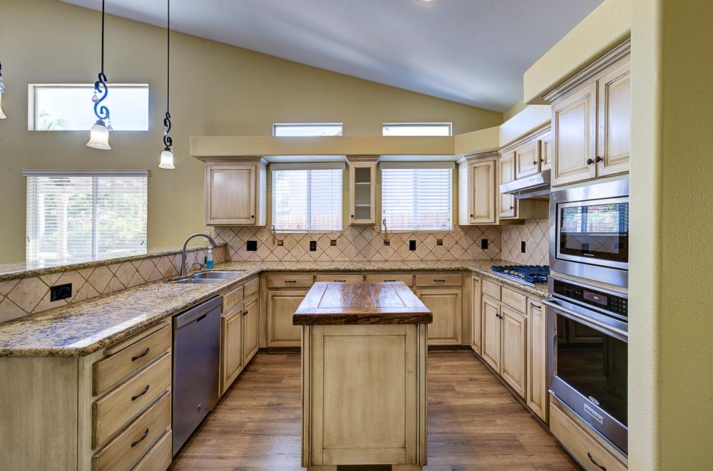 170 N Anderson Ave, Clovis, CA 93612