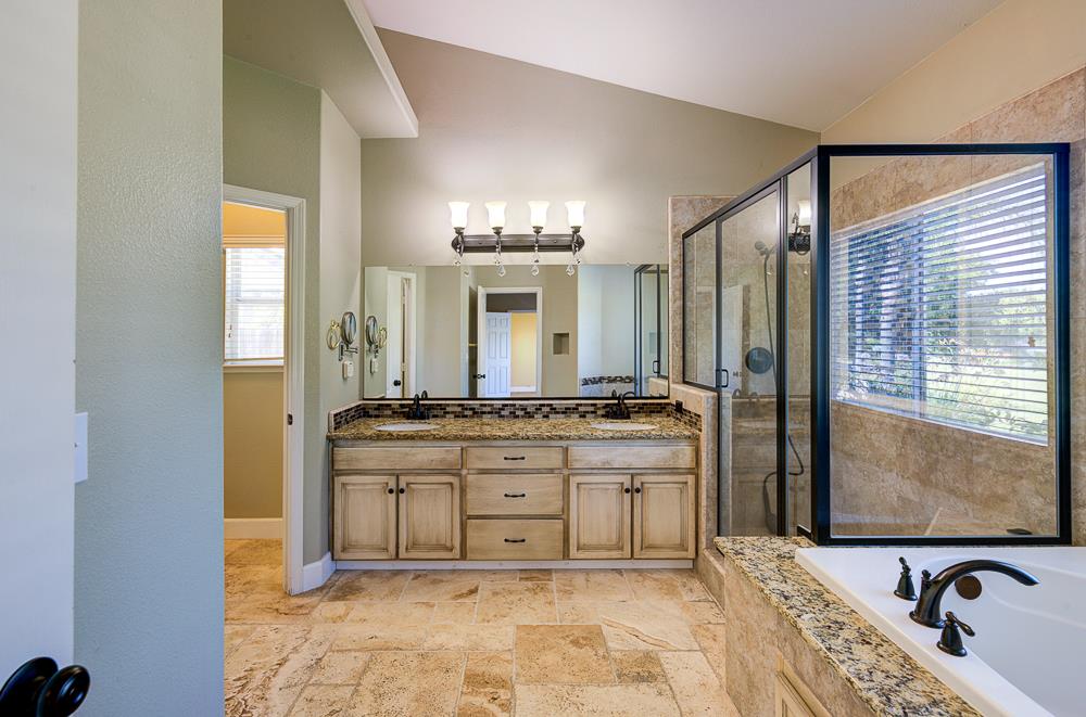 170 N Anderson Ave, Clovis, CA 93612