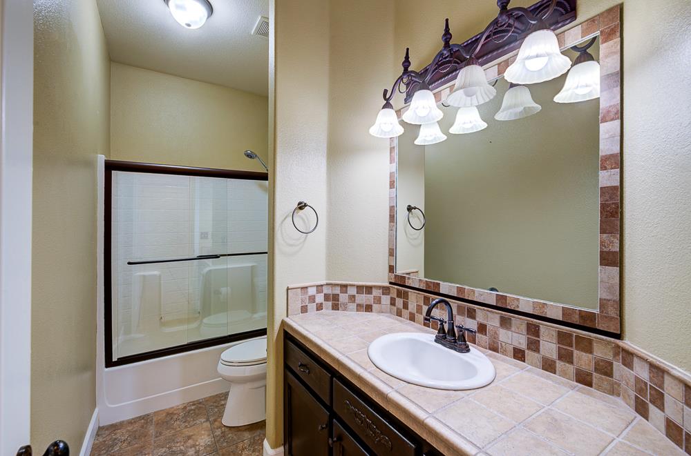 170 N Anderson Ave, Clovis, CA 93612
