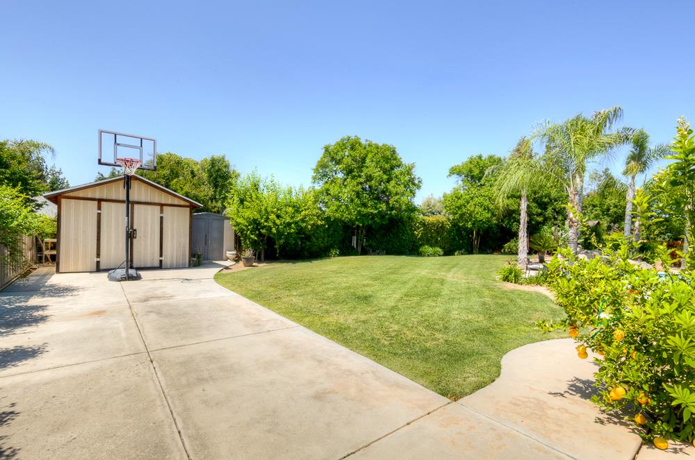 170 N Anderson Ave, Clovis, CA 93612