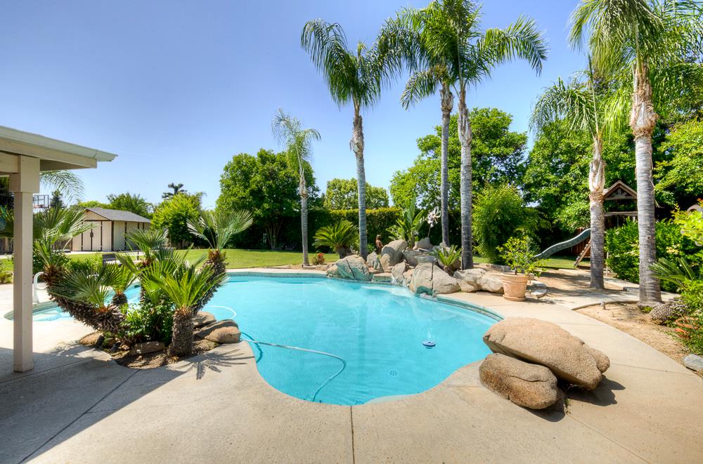 170 N Anderson Ave, Clovis, CA 93612