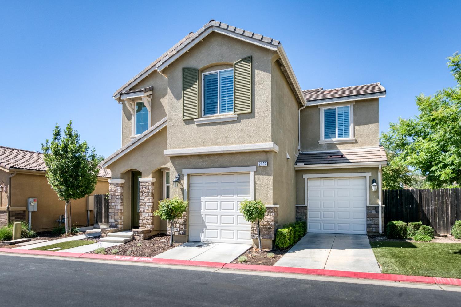 2102 E Makenna Dr, Fresno, CA 93730