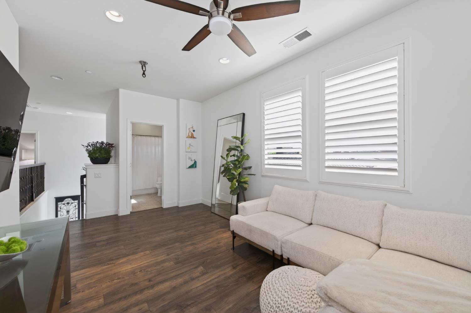 2102 E Makenna Dr, Fresno, CA 93730