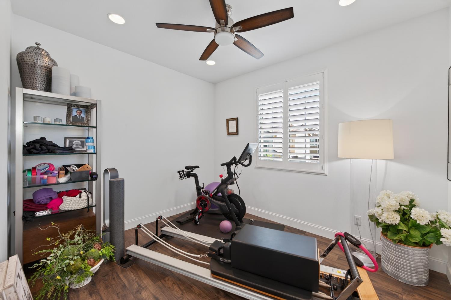 2102 E Makenna Dr, Fresno, CA 93730