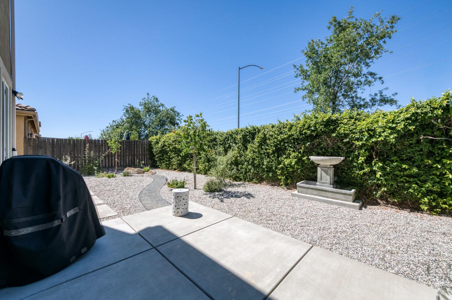 2102 E Makenna Dr, Fresno, CA 93730