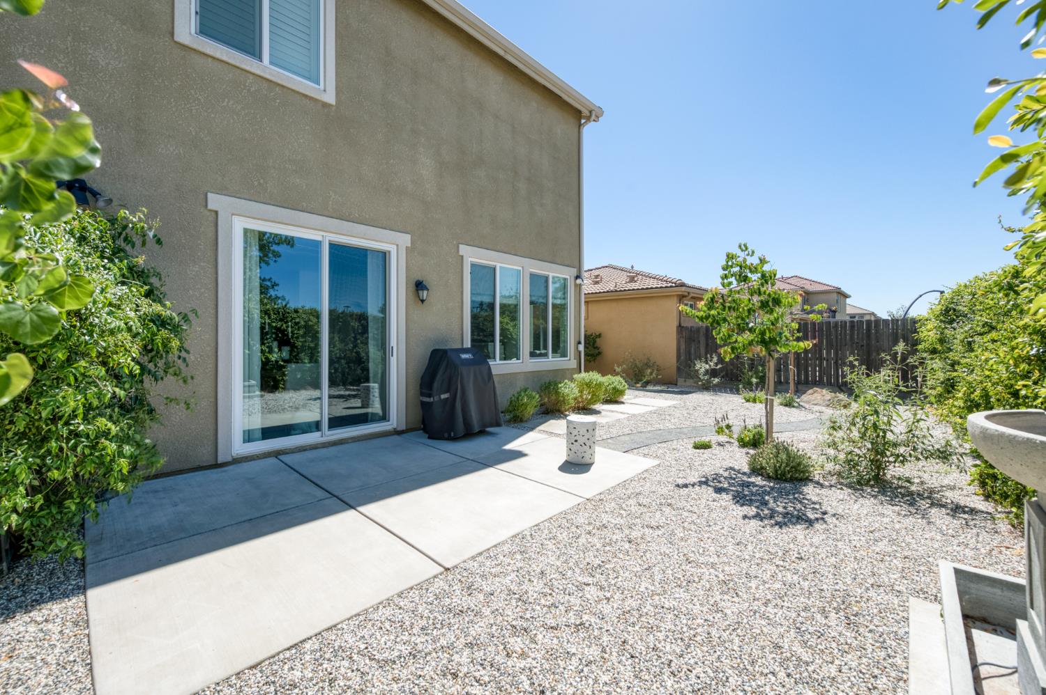 2102 E Makenna Dr, Fresno, CA 93730