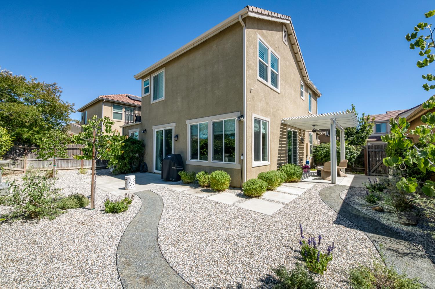 2102 E Makenna Dr, Fresno, CA 93730