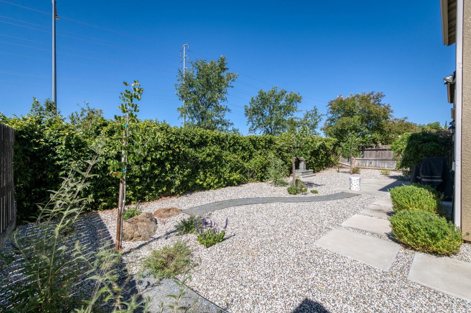 2102 E Makenna Dr, Fresno, CA 93730