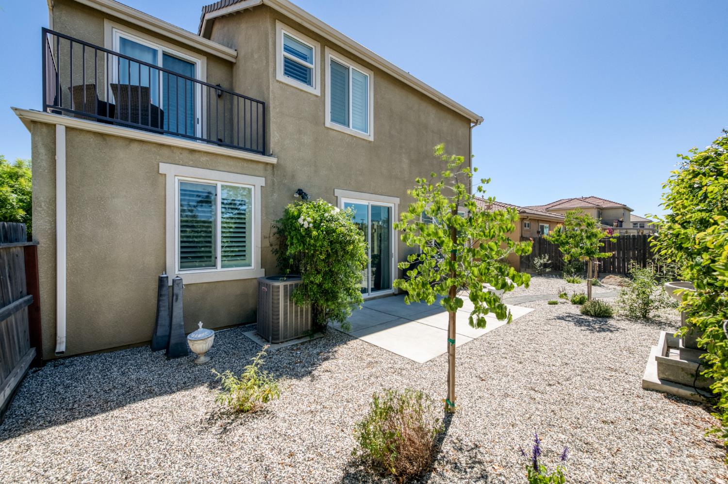 2102 E Makenna Dr, Fresno, CA 93730