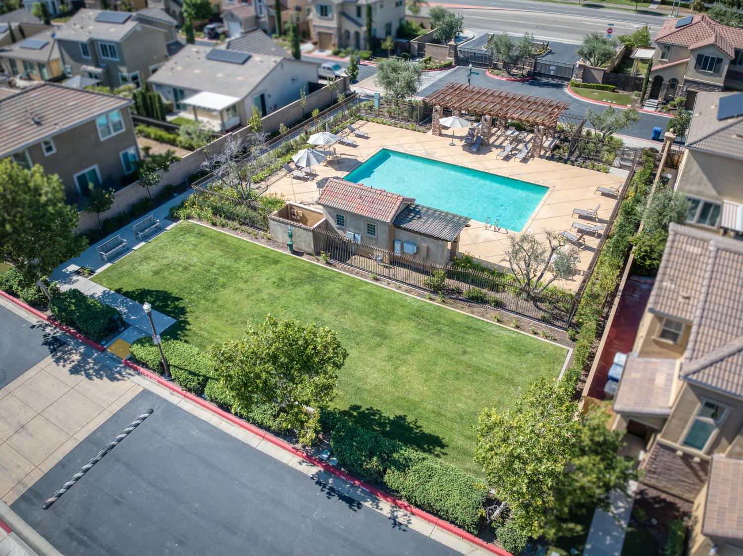 2102 E Makenna Dr, Fresno, CA 93730
