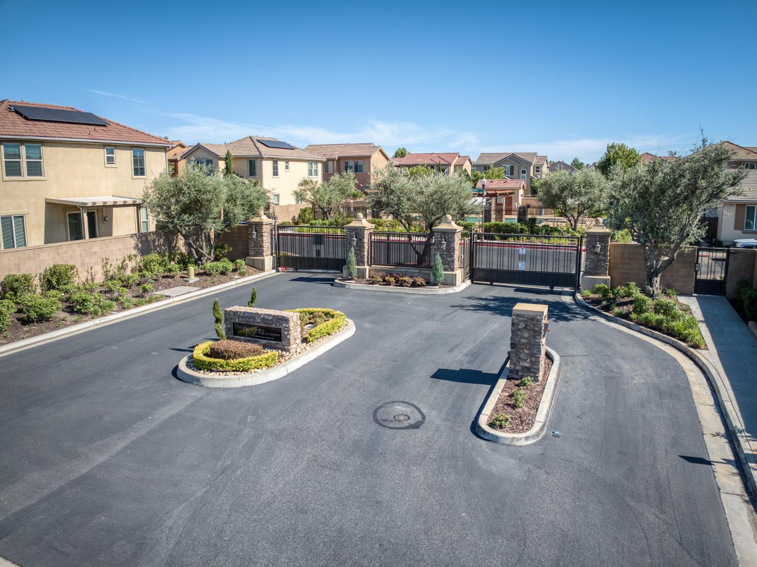 2102 E Makenna Dr, Fresno, CA 93730