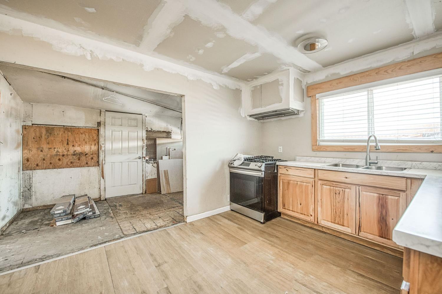 2450 Knowles St, Selma, CA 93662