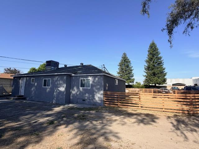 2448 Snyder Ave, Selma, CA 93662