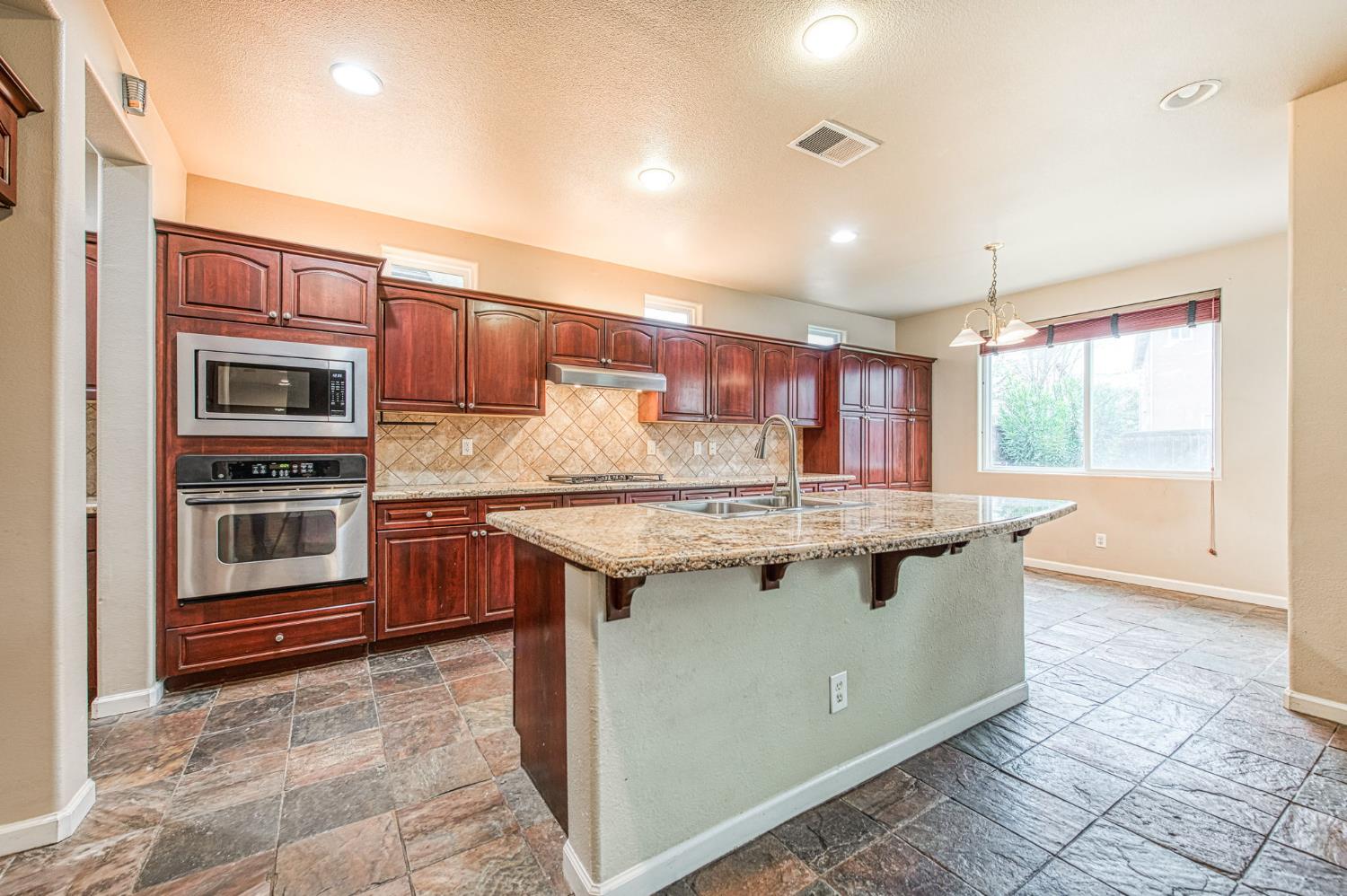 11078 Sawtooth Peak Way, Clovis, CA 93619
