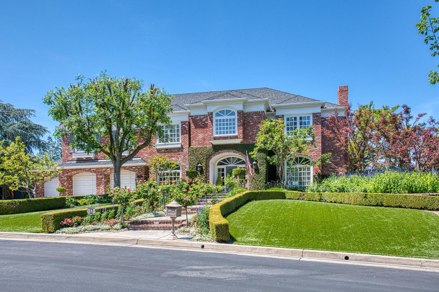 7661 N Pleasant Ave, Fresno, CA 93711