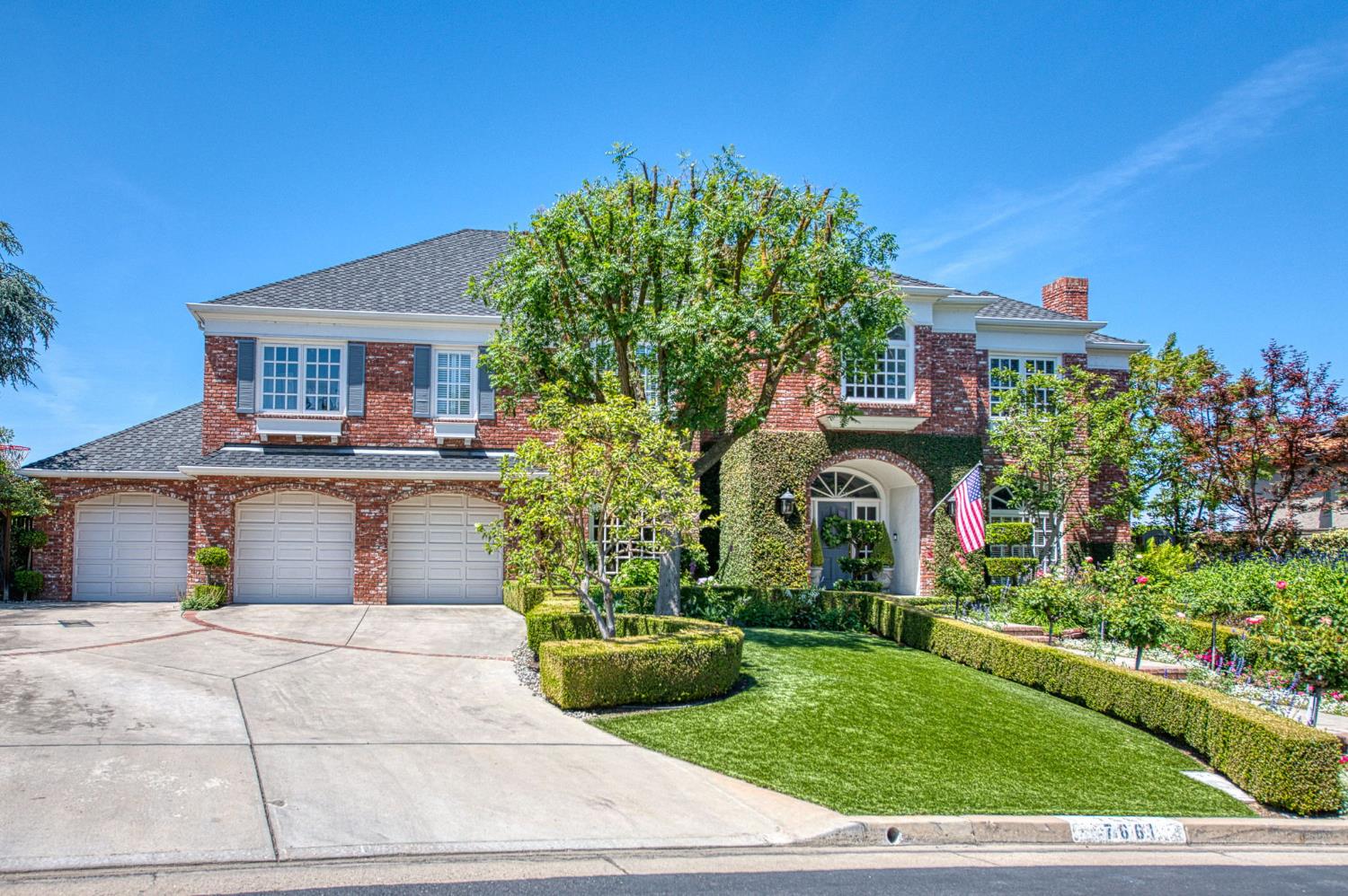 7661 N Pleasant Ave, Fresno, CA 93711