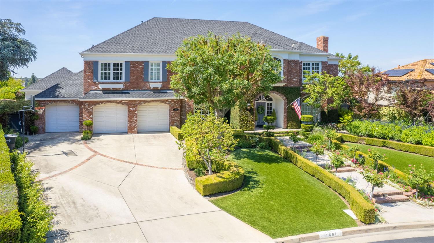7661 N Pleasant Ave, Fresno, CA 93711
