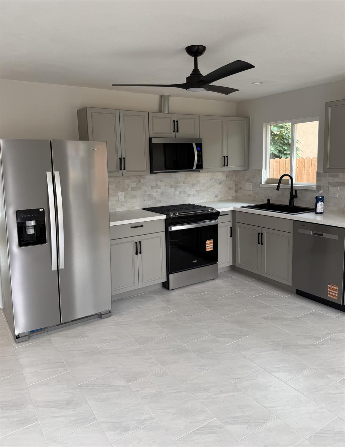 925 Jeffrey St, Bakersfield, CA 93305