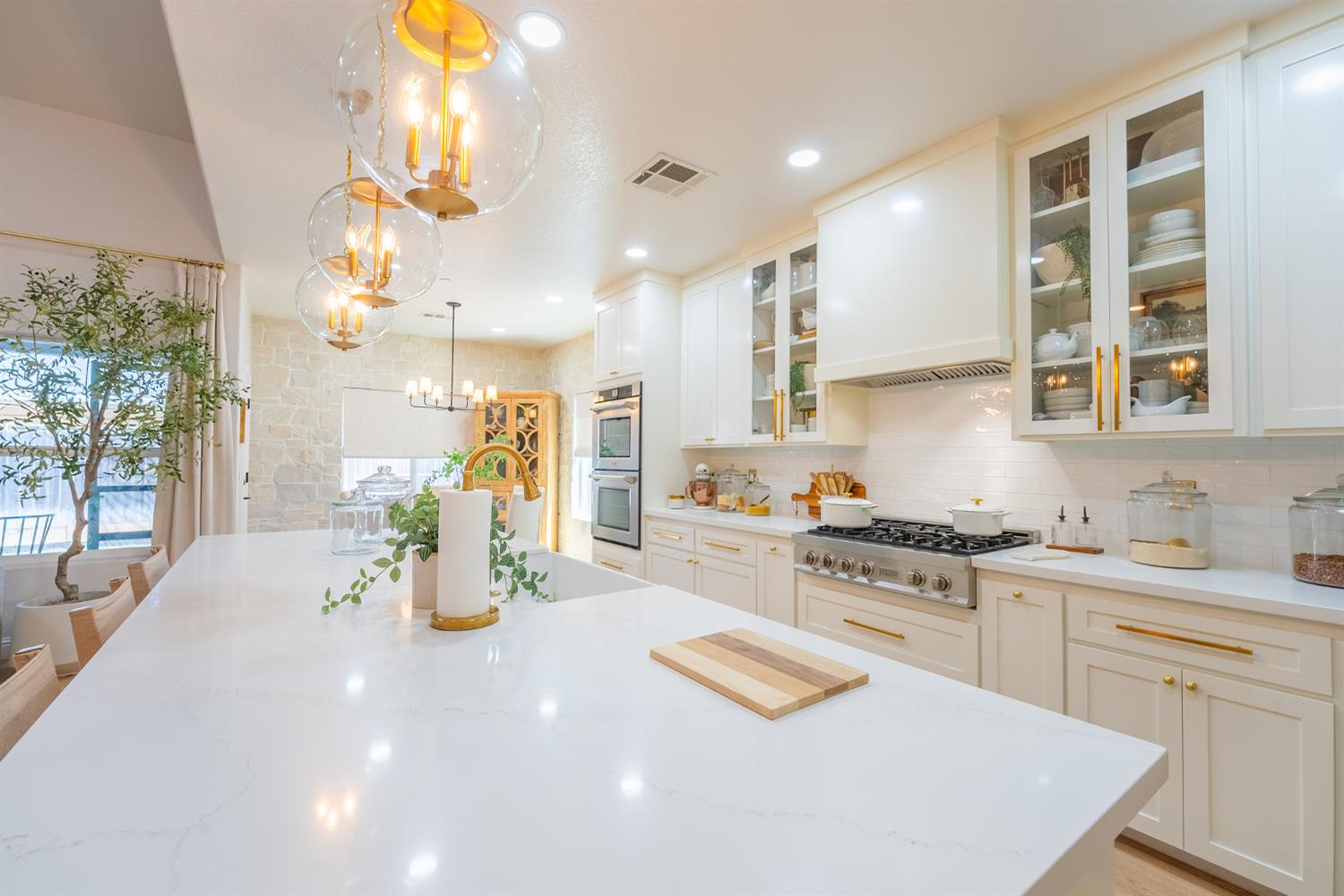 6796 W Oak Ave, Fresno, CA 93722